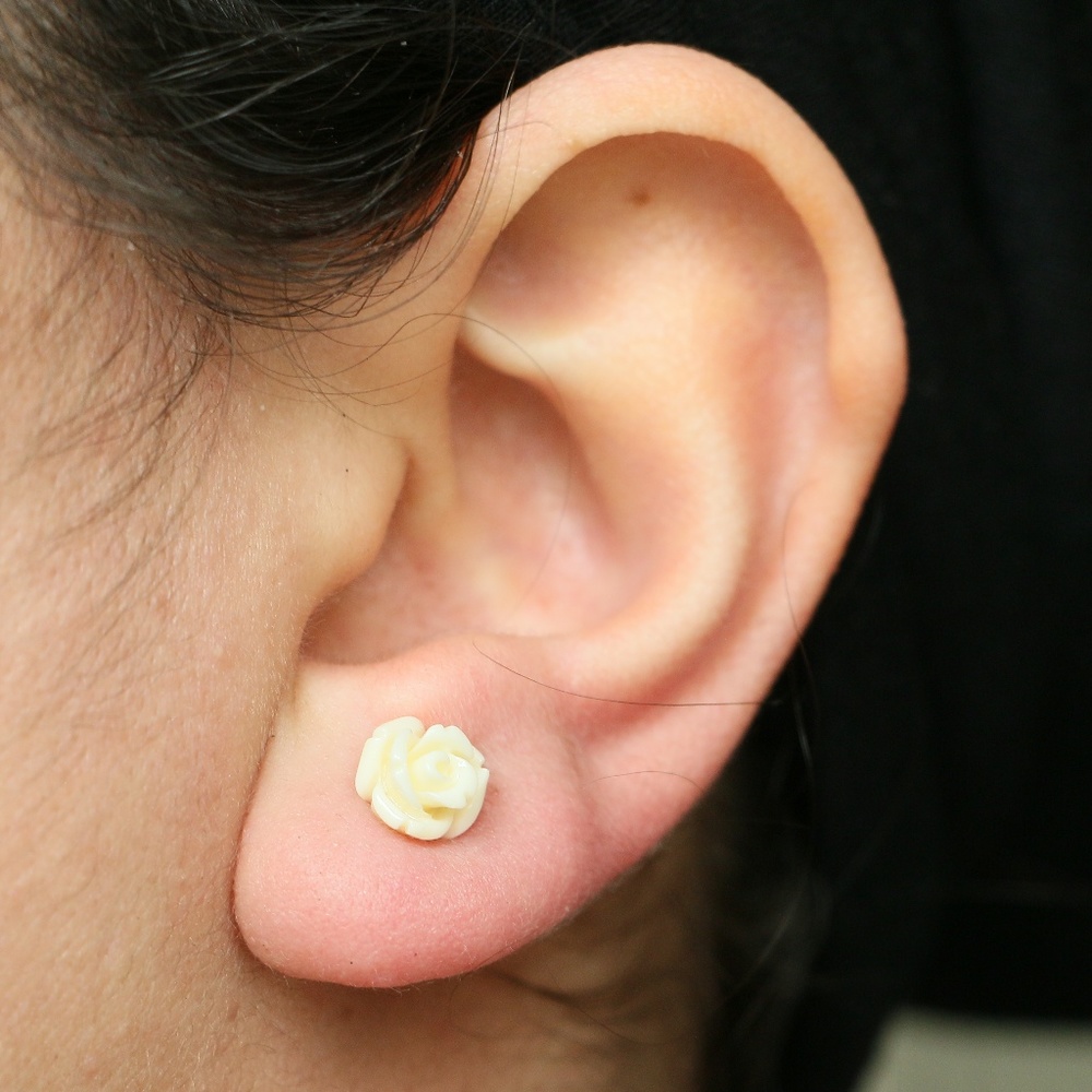 925 Sterling silver flower 8mm earrings - Picture 3 of 8